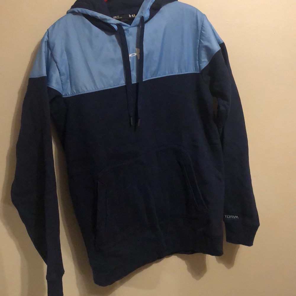 Under armour sweatshirt